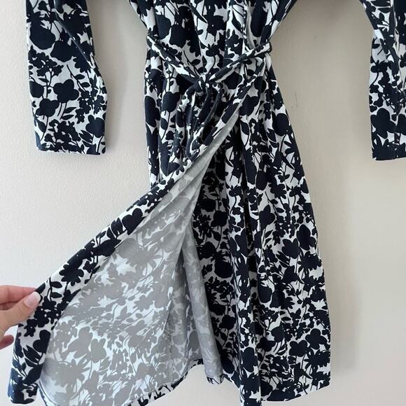 Brooks Brothers 346 Navy and White Floral Wrap Dress, Size Small - Picture 4 of 10